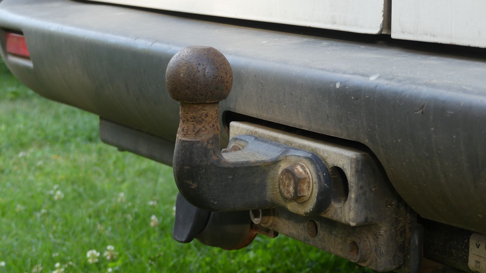 How to Back Up a Trailer Without Losing Your Mind